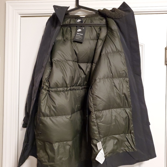 *SOLD* Womens Nike Tech coat - Picture 2 of 5